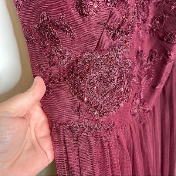 David's Bridal Size 26 Sleeveless Embroidered Soft Net Bridesmaid Dress F20122 - Picture 5 of 9